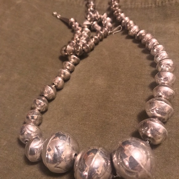 30” vintage Navajo pearls beaded necklace - Picture 2 of 4